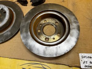 KOMPLET TARCZE KLOCKI HAMULCOWE PRZÓD TYŁ NISSAN QASHQAI III J12 1.5 B