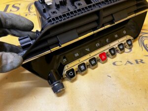 PANEL STEROWANIA KLIMATYZACJI KRATKA NAWIEWU ŚRODKOWA PEUGEOT 2008 II EU