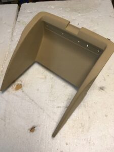 OSŁONA TYLNEGO PODŁOKIETNIKA AUDI A8 4H0886828