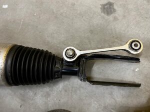 AMORTYZATOR PNEUMATYCZNY MIECH PRZÓD LEWY PORSCHE CAYENNE II 7P5 GTS