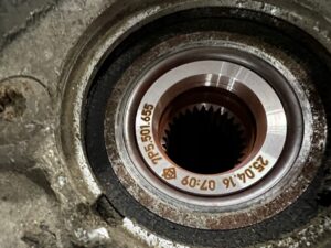 ZWROTNICA PIASTA TYŁ LEWY PORSCHE CAYENNE II 7P5 S LIFT 4.2D