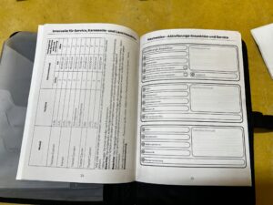 KSIĄŻKA INSTRUKCJA OBSŁUGI SERWISOWA ETUI NIEMCY FORD FIESTA MK8