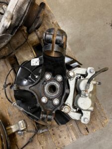 NOWA ZWROTNICA ZACISK PIASTA ZAWIESZENIE PRZÓD LEWY NISSAN X-TRAIL T32