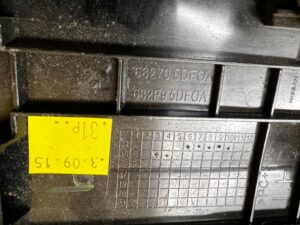 RAMKA WYŚWIETLACZA RADIA W DESCE ROZDZIELCZEJ INFINITI QX30