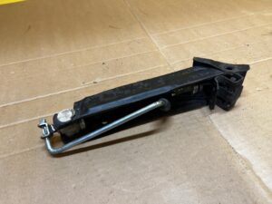 LEWAREK PODNOŚNIK SAMOCHODOWY SKODA OCTAVIA I SEAT TOLEDO II