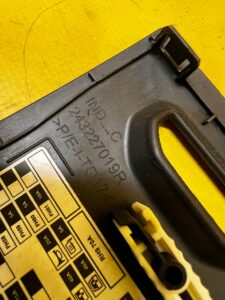 OSŁONA ZAŚLEPKA BEZPIECZNIKÓW DESKI KONSOLI LEWA DACIA JOGGER SANDERO III