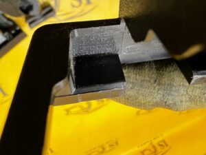 OSŁONA ZAŚLEPKA SZYNY PROWADNICY FOTELA PRAWA LAND ROVER DISCOVERY 5 V L462