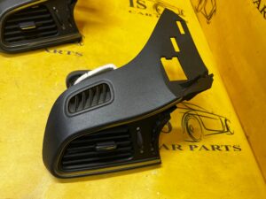 KRATKA NAWIEWU DESKI KONSOLI PRZÓD LEWY RENAULT KADJAR EU