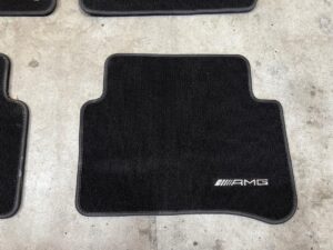KOMPLET DYWANIKI WYCIERACZKI WELUROWE ORYGINALNE MERCEDES CLS W218 AMG