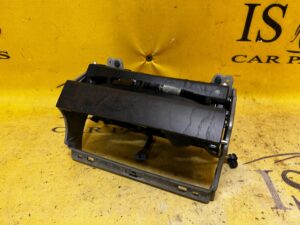 SCHOWEK POPIELNICZKA TUNELU DESKI KONSOLI AUDI A8 D4