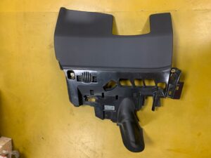 OSŁONA DESKI KONSOLI POD KIEROWNICĘ AUDI Q7 4M 24A