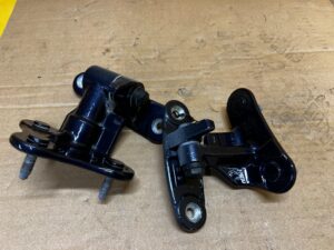 KOMPLET ZAWIASY DRZWI TYŁ PRAWY MERCEDES GL X166 890