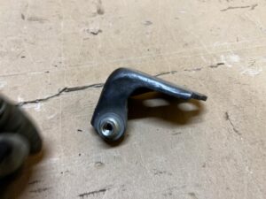 ZAWIAS DRZWI PRZÓD PRAWY DOLNY FORD EXPLORER MK6