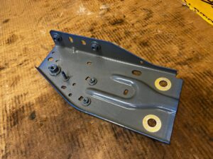 BLACHA UCHWYT WSPORNIK MOCOWANIE FORD BRONCO 21-