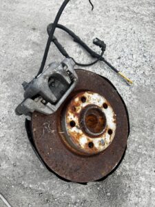 PIASTA ZWROTNICA TARCZA HAMULCOWA TYŁ PRAWY PRAWA PEUGEOT 308 T9