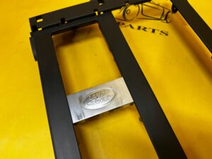 DEKOR RAMKA STELAŻ TUNELU ŚRODKOWEGO LAND ROVER DISCOVERY 5 V L462 LHD