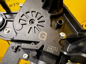 SILNICZEK MECHANIZM WYCIERACZKI KLAPY TYŁ BAGAŻNIKA PEUGEOT 3008 II