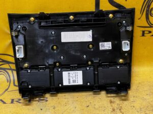 PANEL PRZICISKI STEROWANIA RADIEM RADIO INFINITI Q30