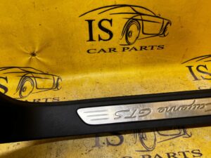 PLASTIK OSŁONA PROGU SŁUPKA A PRZEDNIA PRAWA PORSCHE CAYENNE II 7P5 GTS