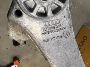 MOCOWANIE WSPORNIK SILNIKA PRAWY PORSCHE PANAMERA 970 I LIFT 3.0 S E-HYBRID