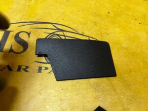 OSŁONA MASKOWNICA SŁUPKA D PASA BEZPIECZEŃSTWA TYŁ LEWY PORSCHE MACAN 95B