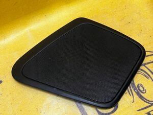 LEWA MASKOWNICA GŁOŚNIKA PÓŁKI TYLNEJ BMW F22 F87