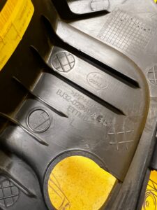 PLASTIK OSŁONA PROGU SŁUPKA A PRZEDNIA LEWA LEWY RANGE ROVER EVOQUE L538