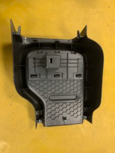 PÓŁKA OSŁONA TUNELU ŚRODKOWEG NISSAN E-NV200 NV200