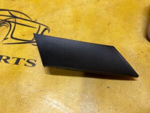 OSŁONA ZAŚLEPKA KLAMKI WEWNĘTRZNEJ DRZWI PRAWA PORSCHE MACAN 95B