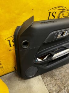 BOCZEK TAPICERKA DRZWI PRAWY PRZÓD FORD MUSTANG VI 2017R USA