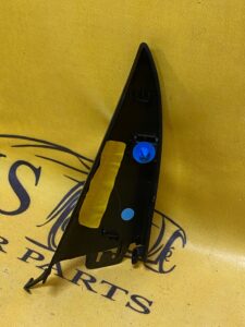 TRÓJKĄT OSŁONA SŁUPKA PRAWA DACIA DUSTER II 17-