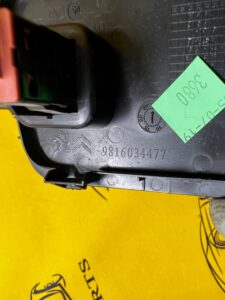 PANEL PRZEŁĄCZNIK OTWIERANIA KLAPY TYŁ BAGAŻNIKA PEUGEOT 3008 II