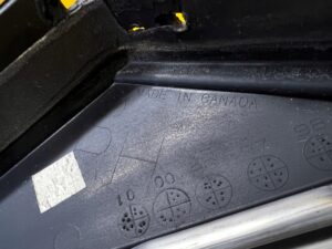 LISTWA SZYBY OSŁONA SŁUPKA A PRZÓD PRAWA PRAWY CHEVROLET CORVETTE C5 97-04