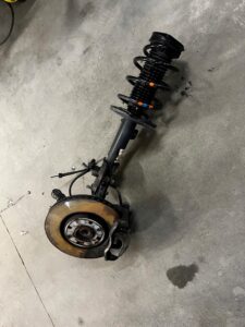 NOGA ZWROTNICA AMORTYZATOR PRZÓD PRAWY PEUGEOT 2008 II 1.5 BLUE HDI