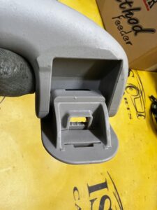 RĄCZKA UCHWYT PODSUFITKI PRZÓD PRAWY NISSAN X-TRAIL T32