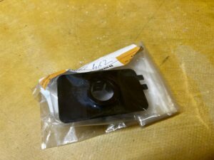 UCHWYT MOCOWANIE CZUJNIKA PDC ZDERZAKA TYŁ LEWY BMW X6 G06 M-PAKIET NOWY OE