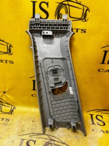 OSŁONA POSZYCIE SŁUPKA B ŚRODKOWEGO ŚRODEK PRAWE PRAWA PRAWEGO SKODA SCALA