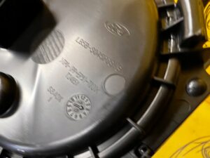 SCHOWEK UCHWYT NA KUBKI CUPHOLDER TUNELU ŚRODKOWEGO FORD EXPLORER VI MK6