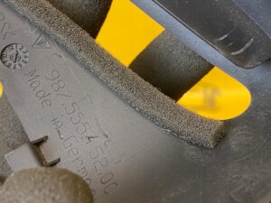 PRAWA OSŁONA ZAŚLEPKA PASA PORSCHE 987 CAYMAN