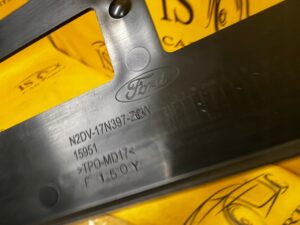 PODSTAWA RAMKA TABLICY REJESTRACYJNEJ PRZÓD FORD BRONCO RAPTOR 21- NOWA OEM