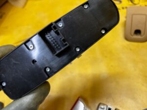 PANEL PRZEŁĄCZNIK SZYB LUSTEREK BAGAŻNIK DRZWI PRZÓD LEWY PORSCHE MACAN 95B