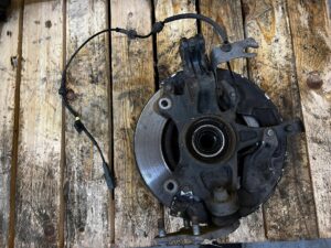 PIASTA ZWROTNICA TARCZA PRZÓD PRAWY CITROEN C4 PICASSO II 1.6 BLUE E-HDI