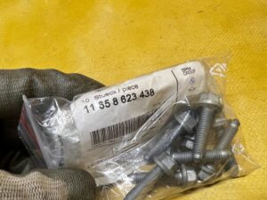 8 X ŚRUBA MOCUJĄCA TURBOSPRĘŻARKI M7X27 BMW B36 B38 B48 B58 NOWA OEM