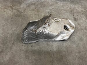 BLACHA OSŁONA TERMICZNA ŁAPY SILNIKA LEWA MERCEDES GLS X166