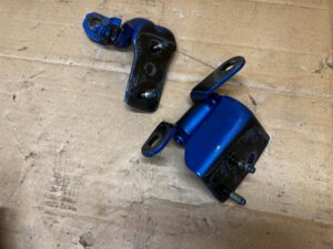 KPL ZAWIASY DRZWI TYŁ PRAWY FORD BRONCO 21- VELOCITY BLUE PEARL METALIC