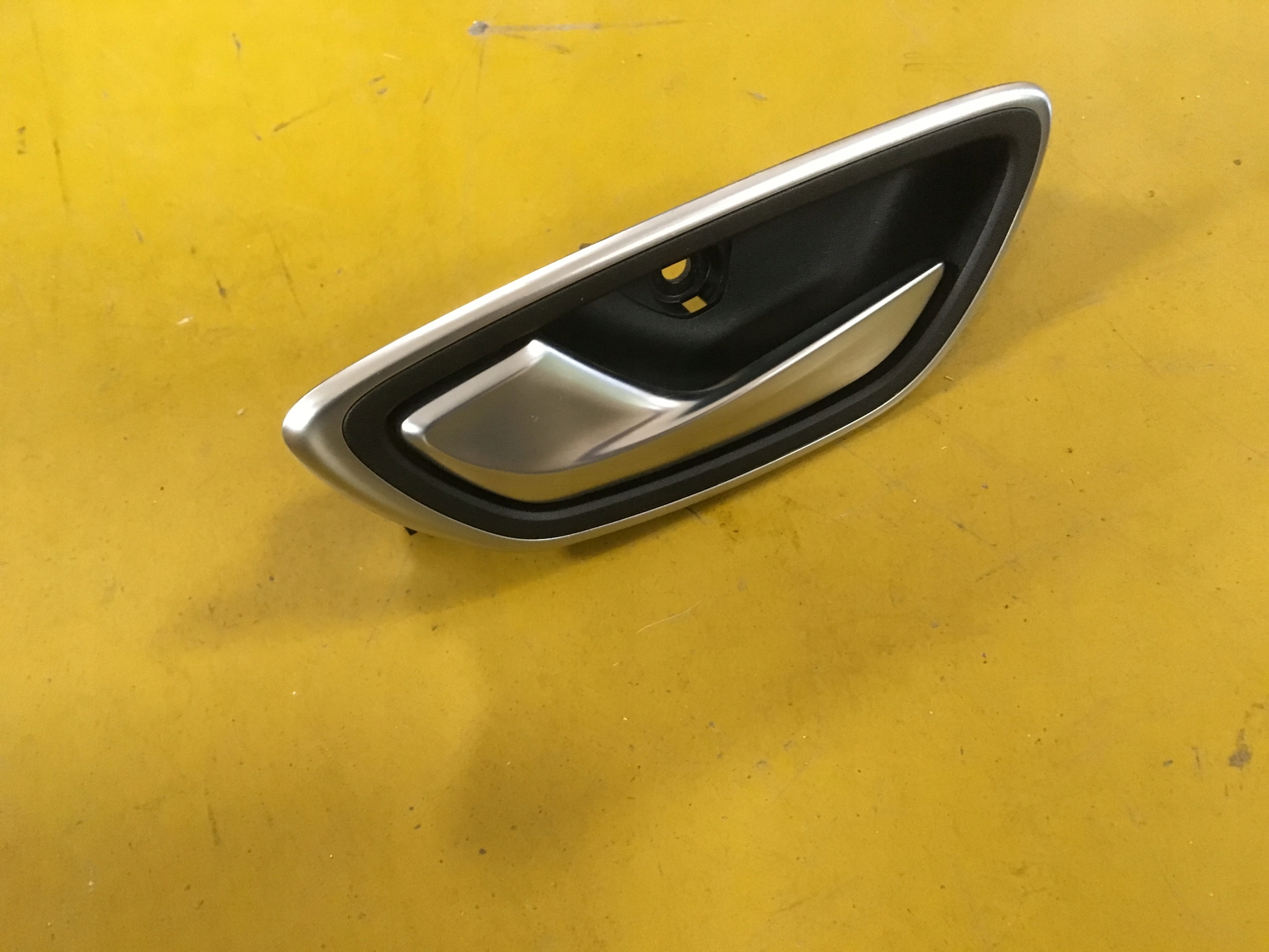 KLAMKA WEWNĘTRZNA LEWA RENAULT TALISMAN INITIALE