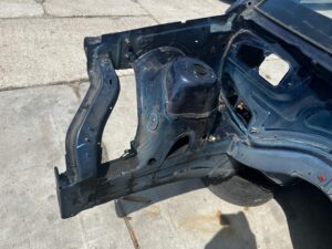 ĆWIARTKA PODŁUŻNICA FARTUCH KIELICH PRZÓD PRAWY MERCEDES GL X166 890