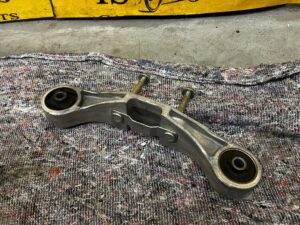 WSPORNIK MOCOWANIE DYFERENCJAŁU TYŁ SUBARU FORESTER VI SL 25-