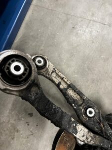 ZWROTNICA ZAWIESZENIE PRZÓD PRAWY PRAWA MERCEDES C-KLASA W206 2WD RWD