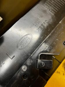 NAKŁADKA SŁUPKA LEWY TYŁ LR RANGE ROVER EVOQUE II L551